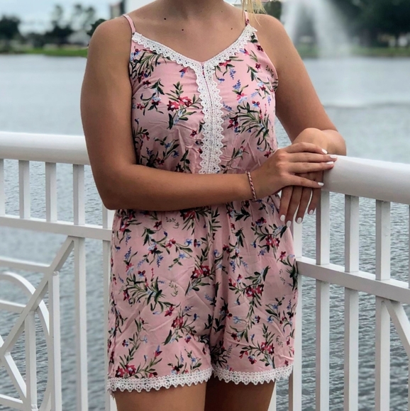 Floral romper - Picture 3 of 3